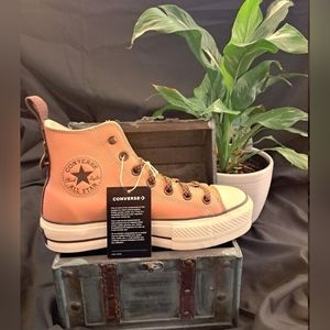 Converse  women size 7 ctas lift Hi